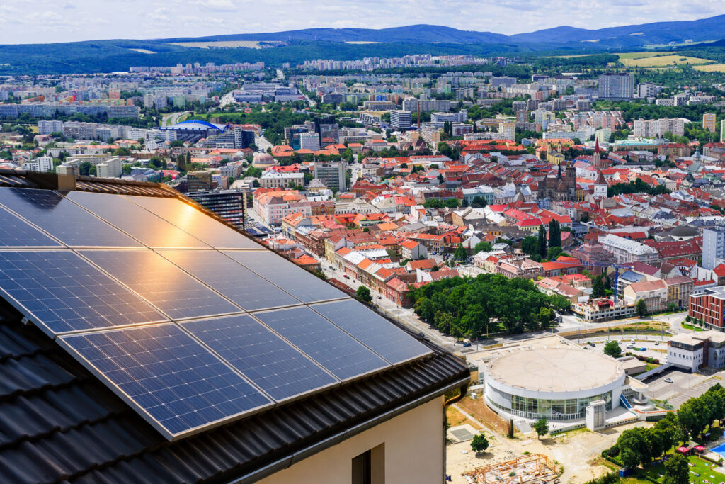 Fotovoltika v Košickom kraji: nový portál prináša informácie o dotáciách, úsporách aj realizačných firmách